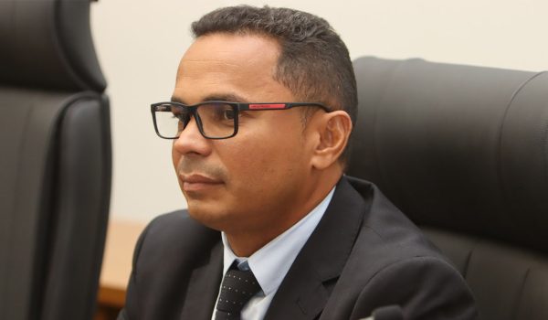 Vereador Josmundo durante a sessão na Casa de Leis (2)