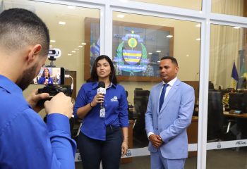 Veredor Josmundo cendendo intrevista para a respostagem do site Sou Palmas